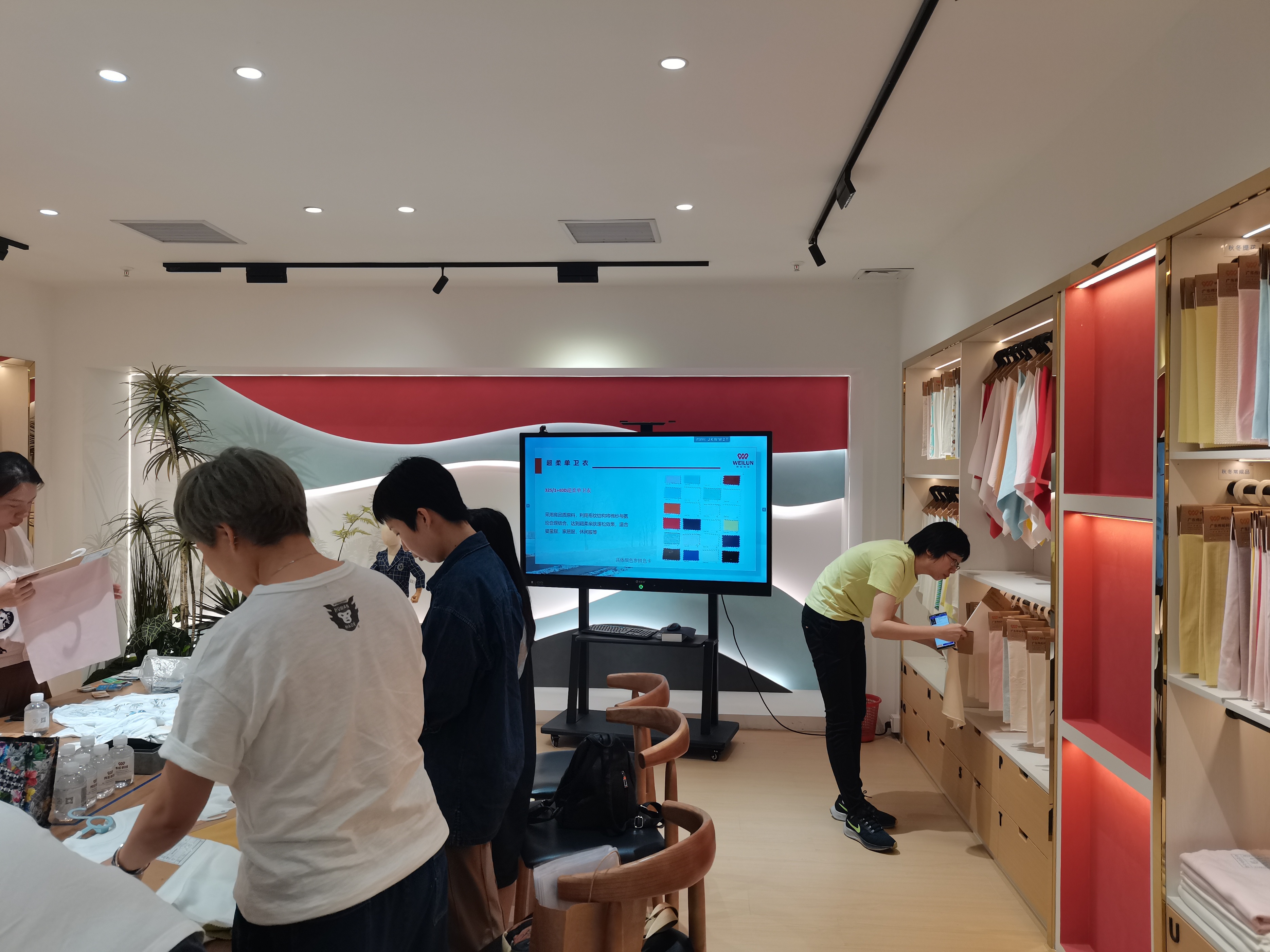 英氏组团到访参观伟纶科技有限公司