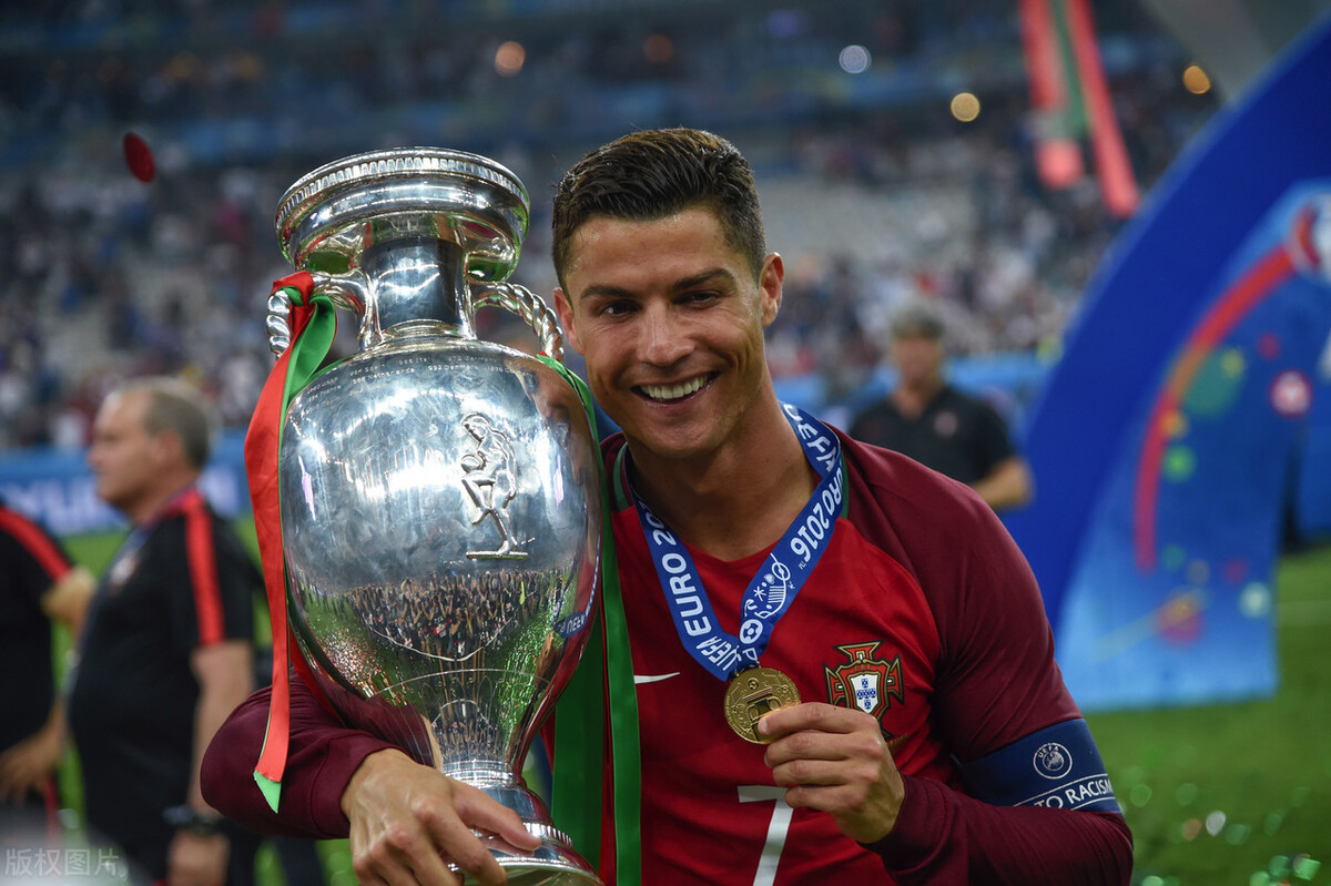 梅西和c罗的37场比赛谁剩的更多,谁的青春结束了c罗