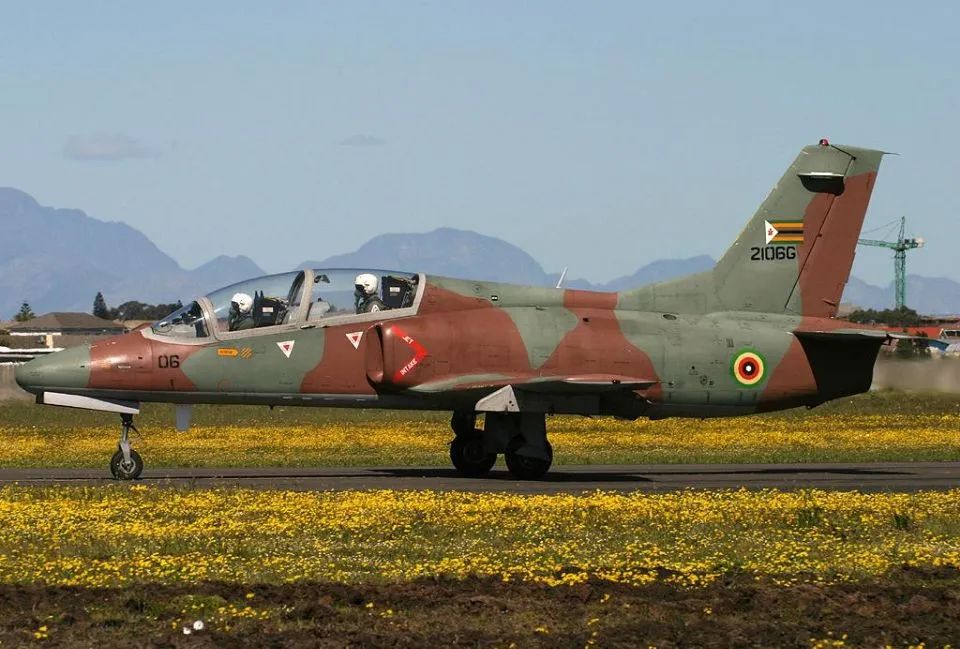 教练机真能当战斗机用吗,战斗机的教练机能实战吗