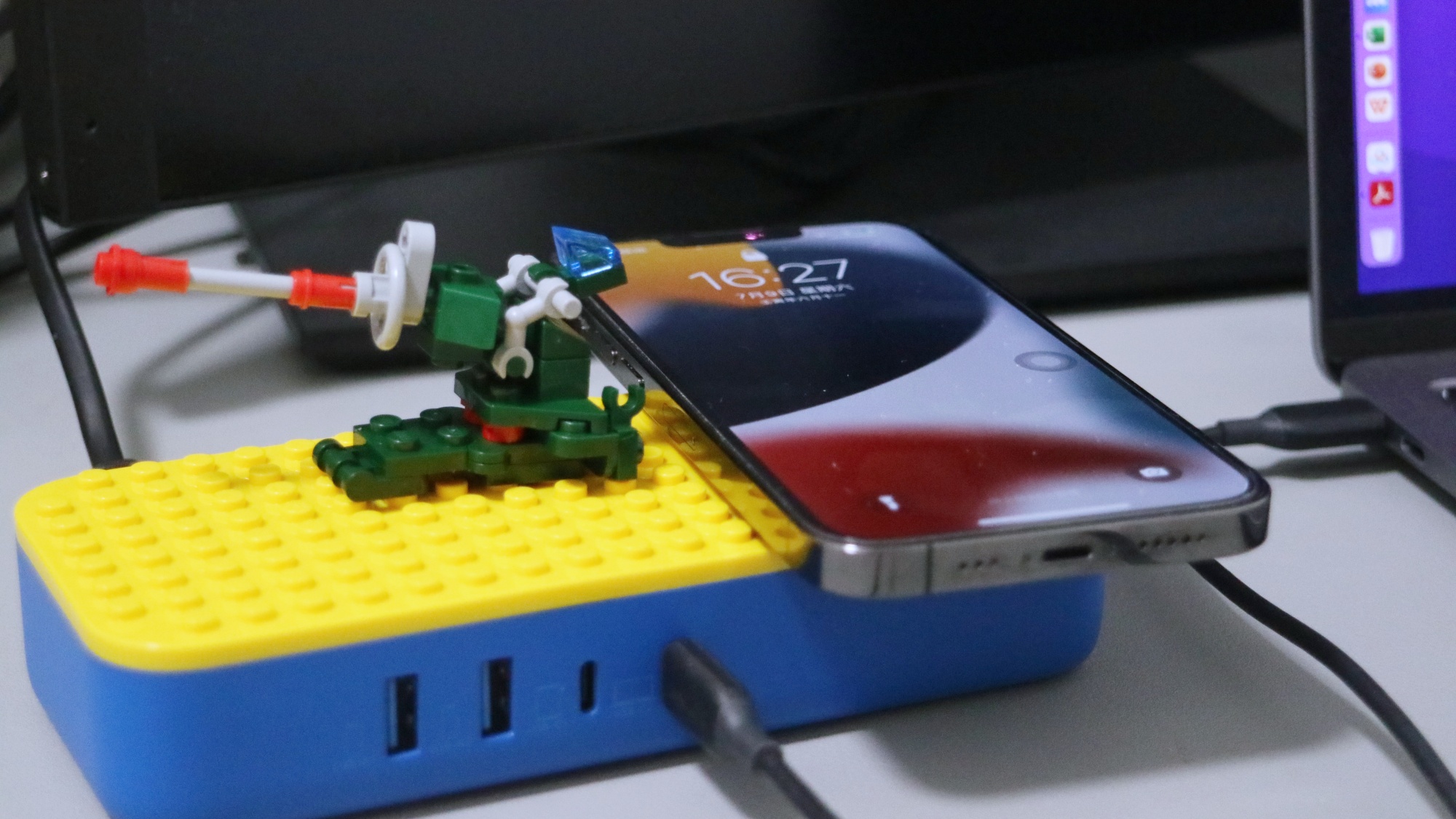 个性化创意“充电站”：IDMIX65W酷玩多功能桌面充