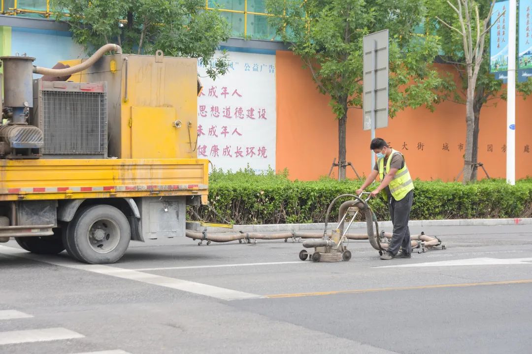 全市首条智能潮汐车道试运行,天津首条智能潮汐车道试运行