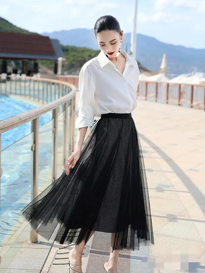 衬衫半裙如何搭配优雅时髦,穿白衬衣配半裙优雅大气又温柔