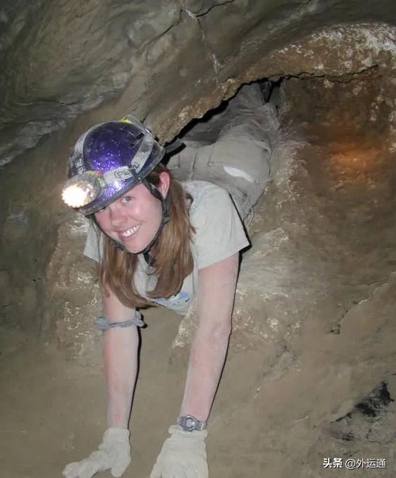 被困在洞穴里面的人,被困在洞穴里的男人