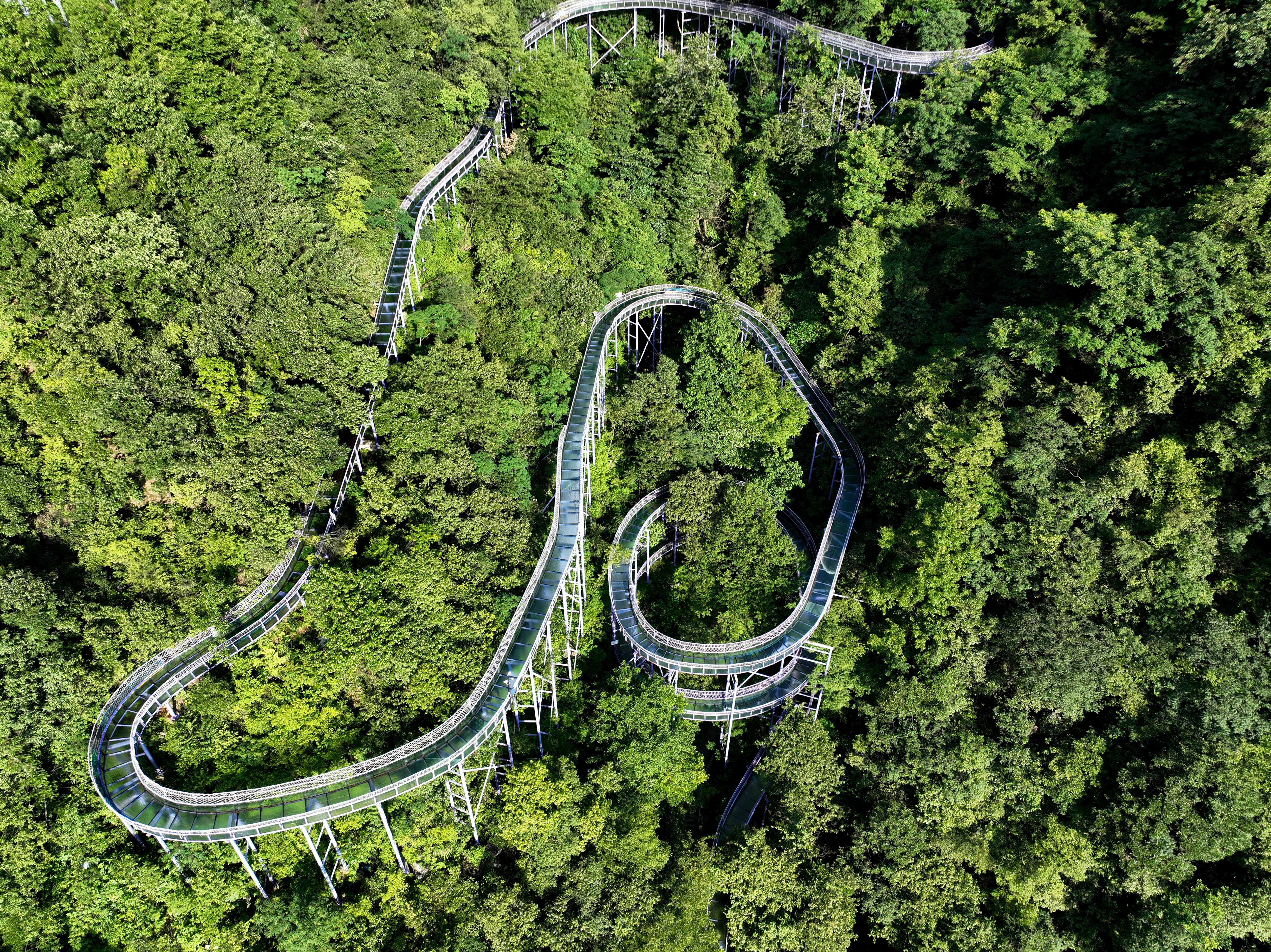 全球最长的通体玻璃漂流，距离杭州2小时就有，赶紧来玩玩
