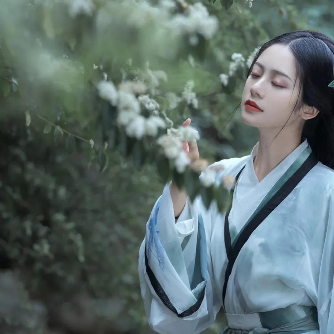 从失宠皇后变成受宠皇后我表面上光鲜华丽，实际上周遭充满了算计