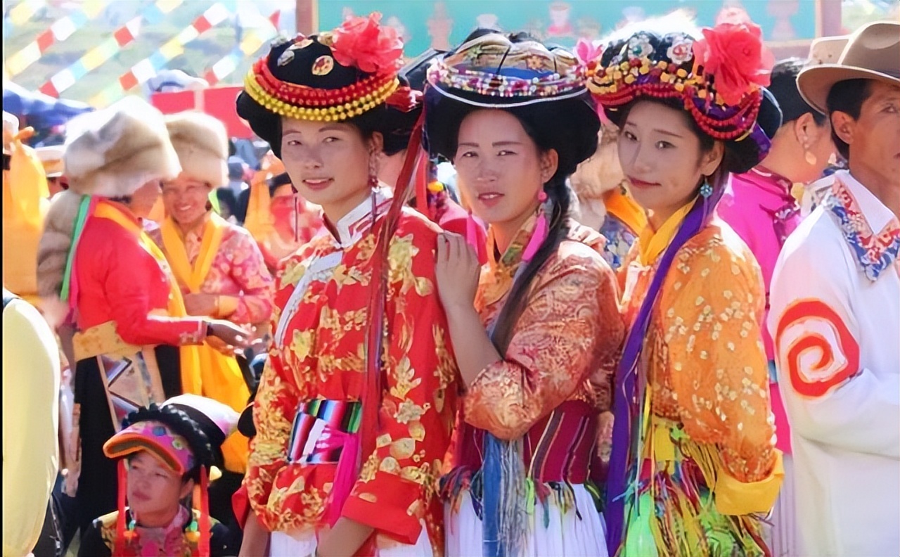 摩梭族最后一个母系社会,摩梭族为什么能保留母系氏族