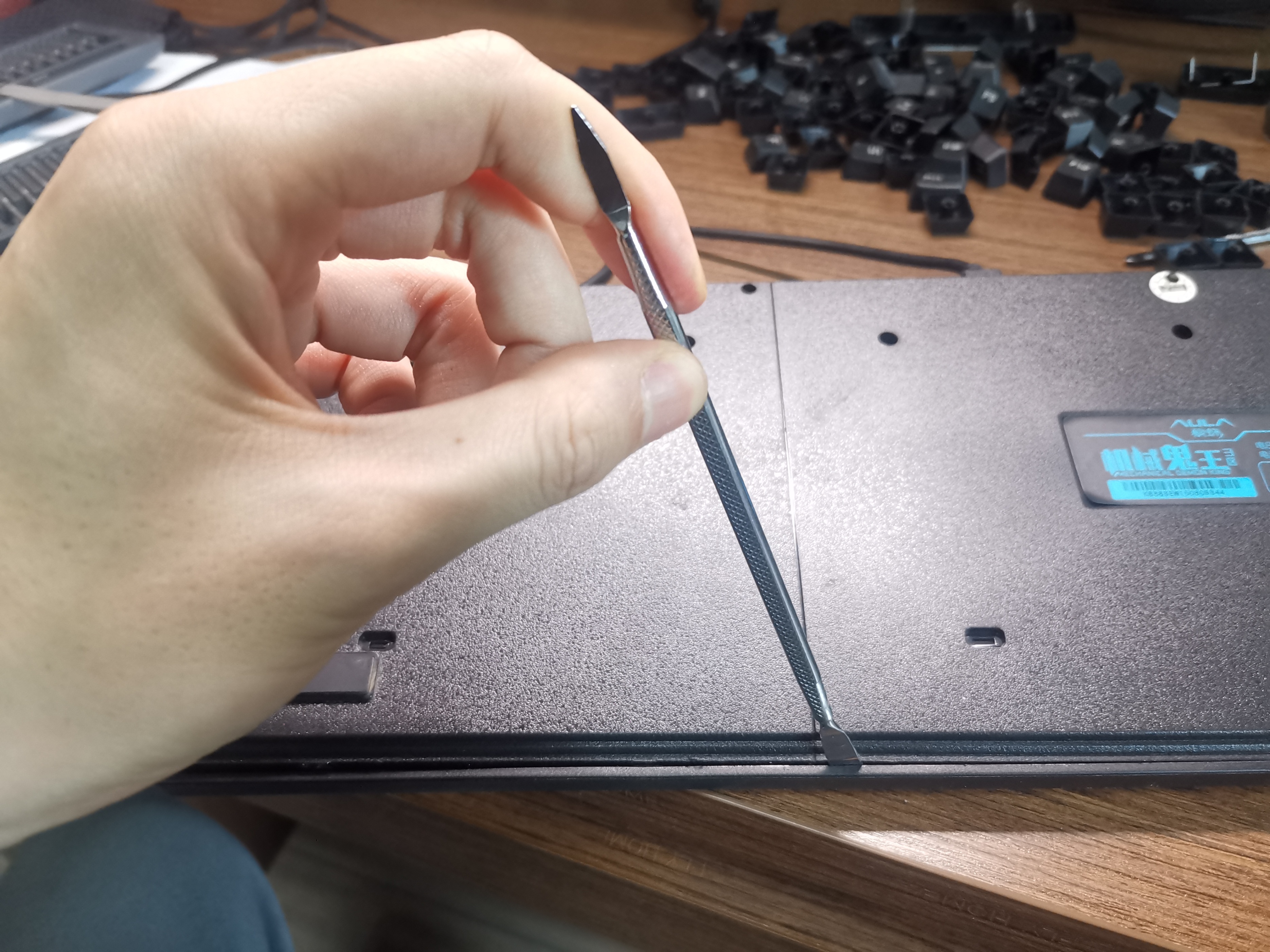 狼蛛鬼王104机械键盘怎么拆,键盘狼蛛f87pro侧刻换轴