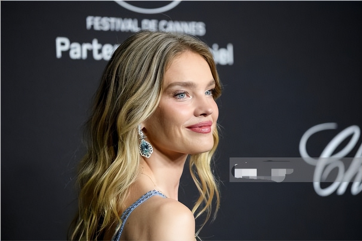 40岁LV太子妃终于回归!穿小白裙闪耀戛纳太像18岁,瘦成纸片人了