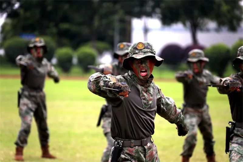 军营帅气视频,镜头下的军营青春岁月