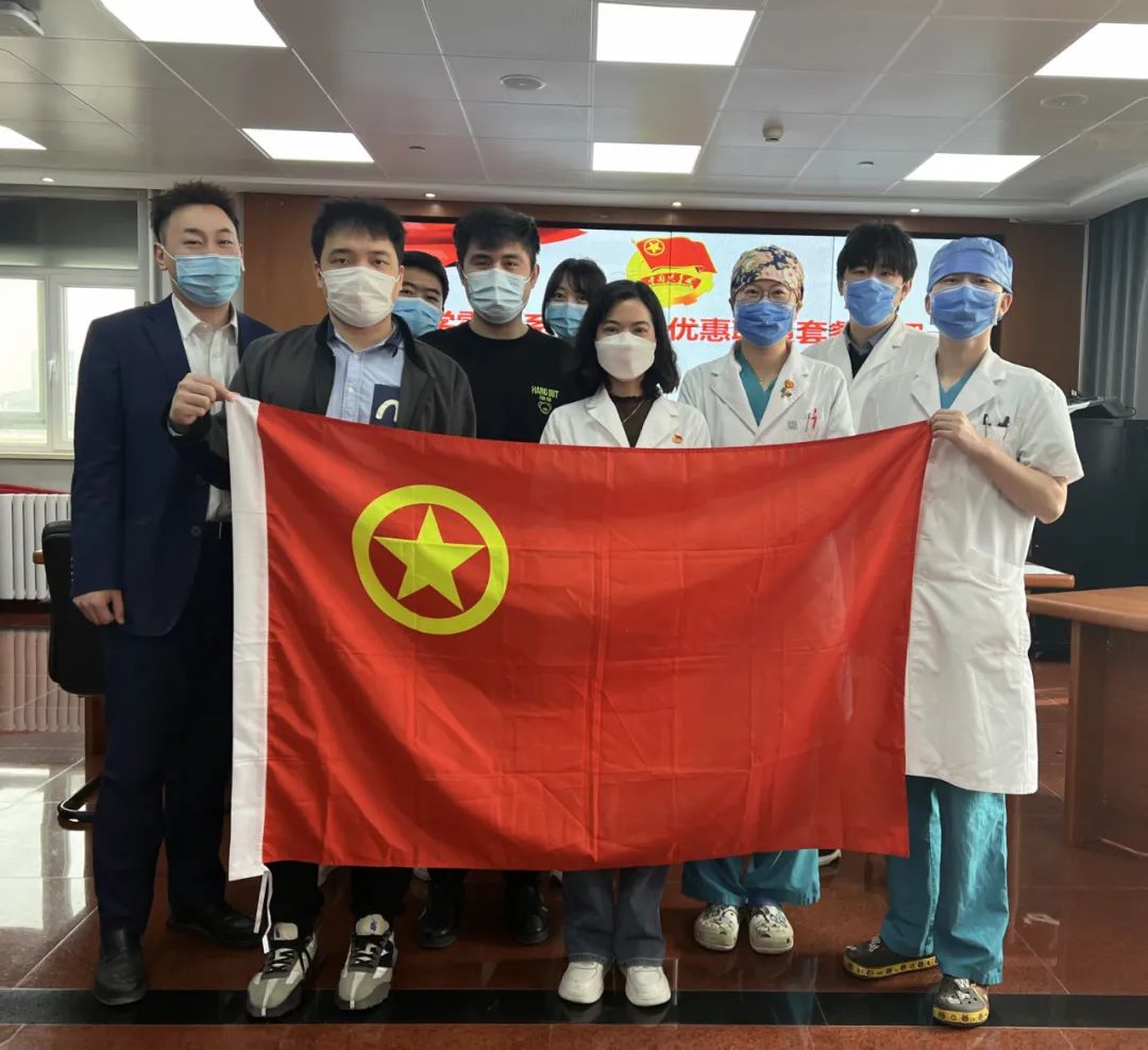 【动态】首儿所开展学雷锋系列活动，为职工办理优惠联通套餐