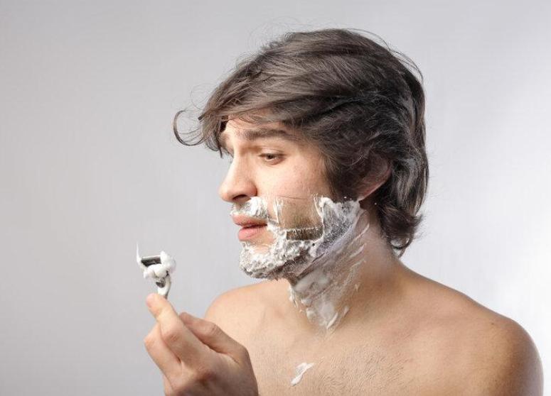 男人胡子长意味的什么,男人胡子长得快是什么病