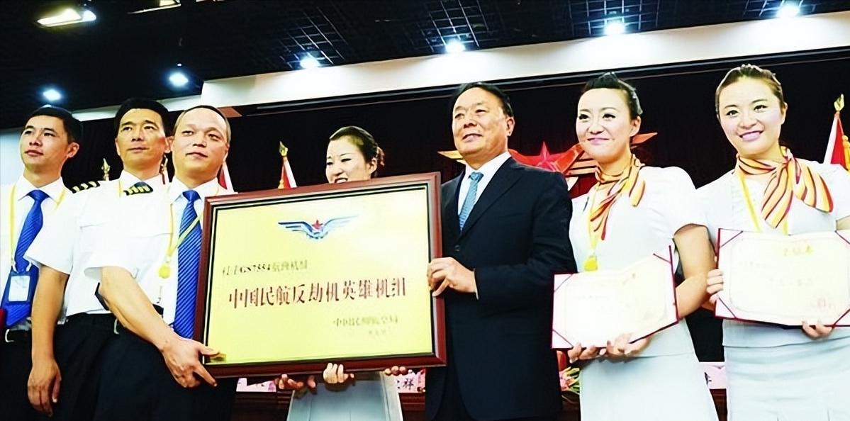 天津航班劫机事件空姐,天津航空劫持飞机事件新闻