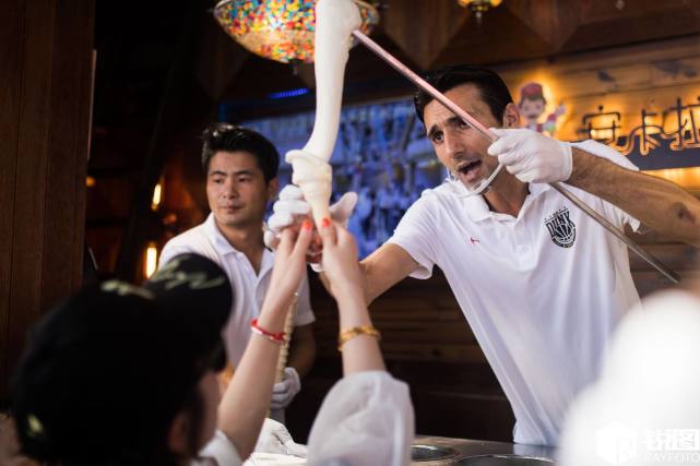 土耳其雪糕有什么特别,为什么土耳其冰淇淋会抓不住