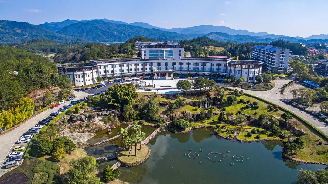 武夷山隐藏在大山里的世外桃源,武夷山景区和茶区