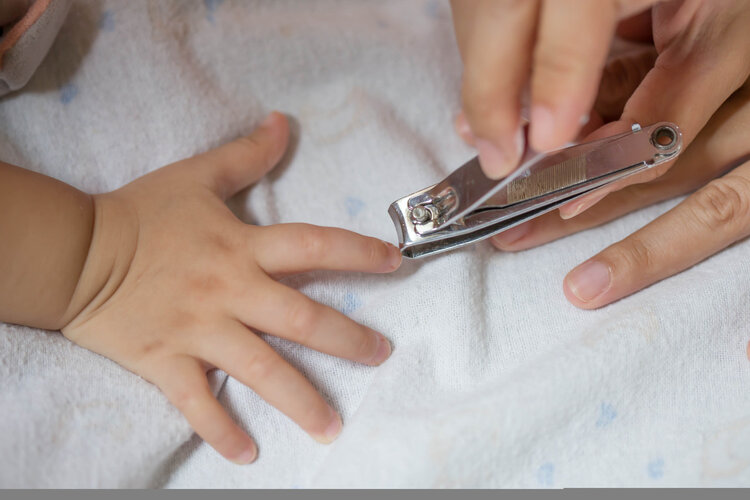 脚趾甲老往肉里长是缺什么吗,脚趾甲长到肉里一碰就疼如何解决