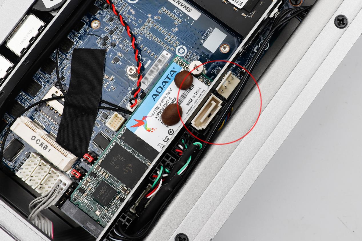 这才叫“多屏”最强电脑！极夜8110m微型小主机：一机四屏够不？