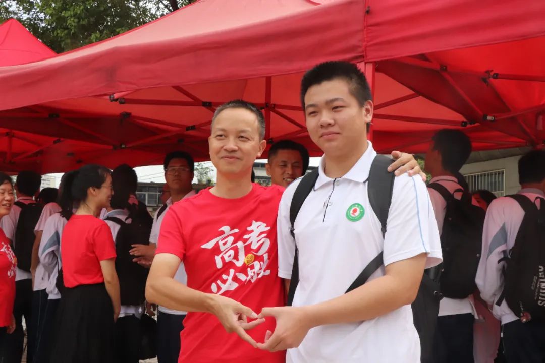 加油吧青年直击高考现场,加油吧少年2020高考直击