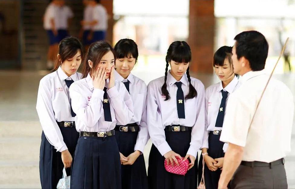 中国校服日本校服俄罗斯校服pk,各国奇葩学生校服