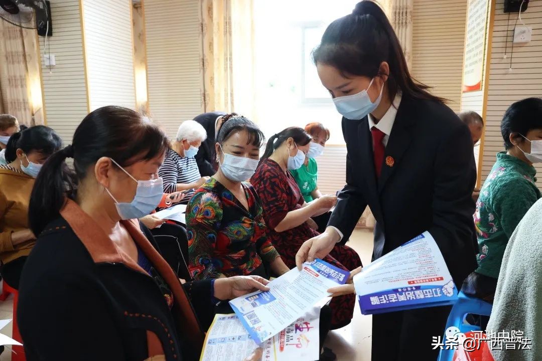 巧识骗局民警帮助老人守住养老钱,守护银发族警惕养老诈骗