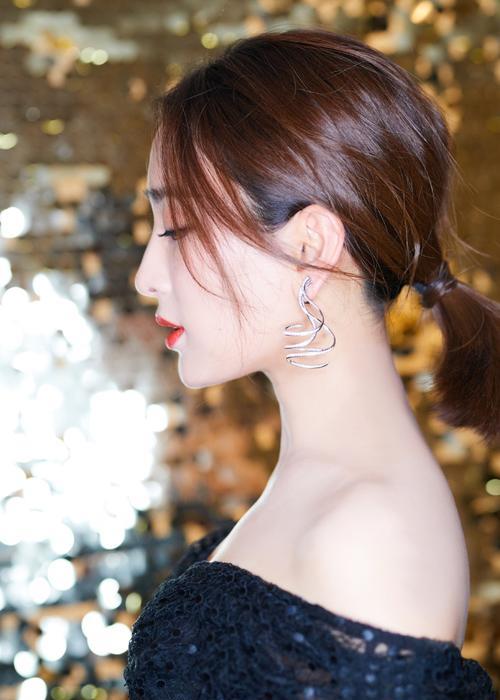 旭日阳刚王旭落魄到地下通道卖艺,旭日阳刚王旭重回公众视线