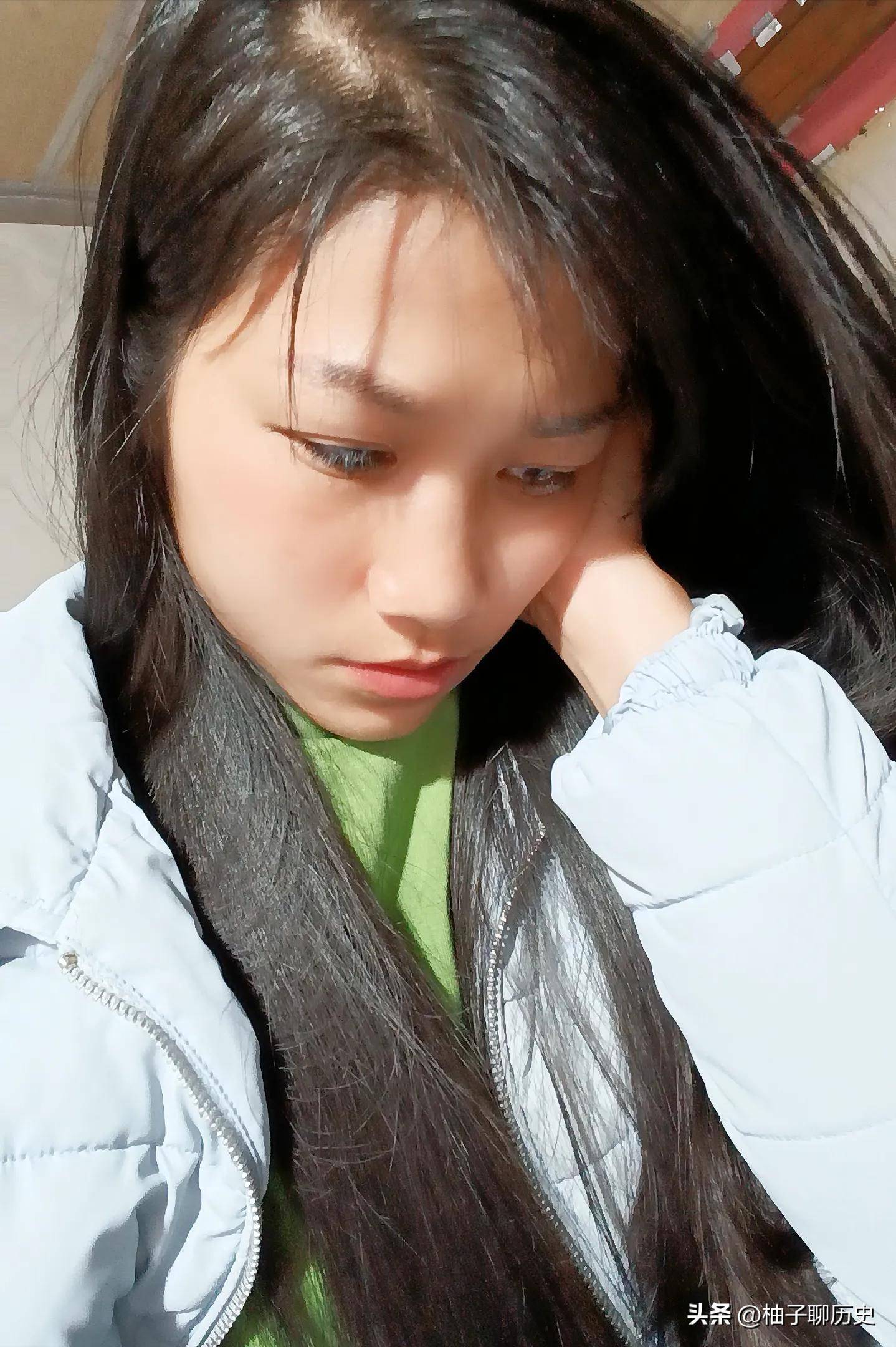 90后越南女孩从小父母离异，二婚嫁到中国云南农村，坚强独自带娃