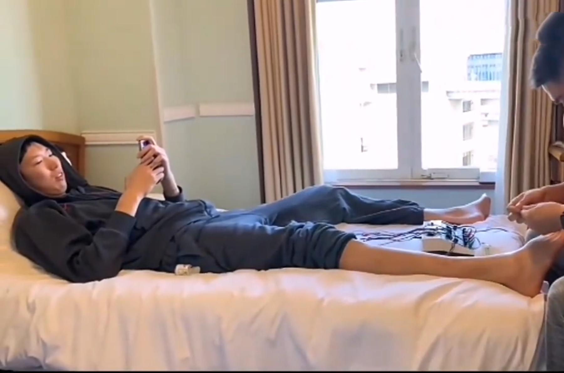 周琦房间,周琦广东宿舍内部