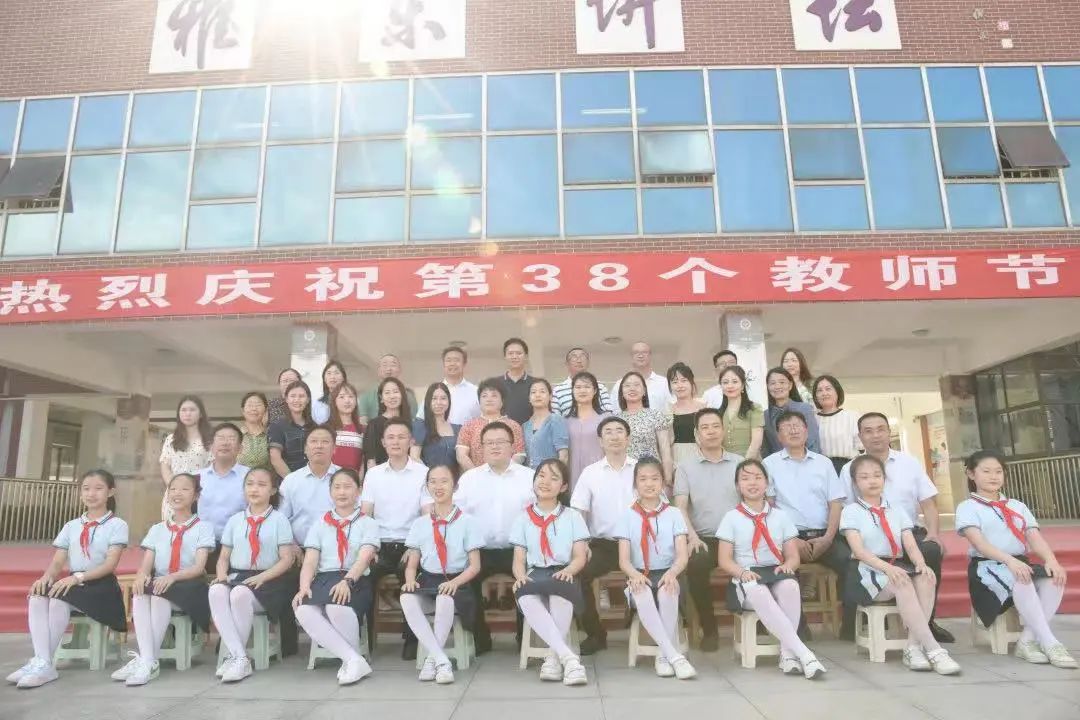 当教师节撞上中秋节广播稿,中秋节撞上教师节