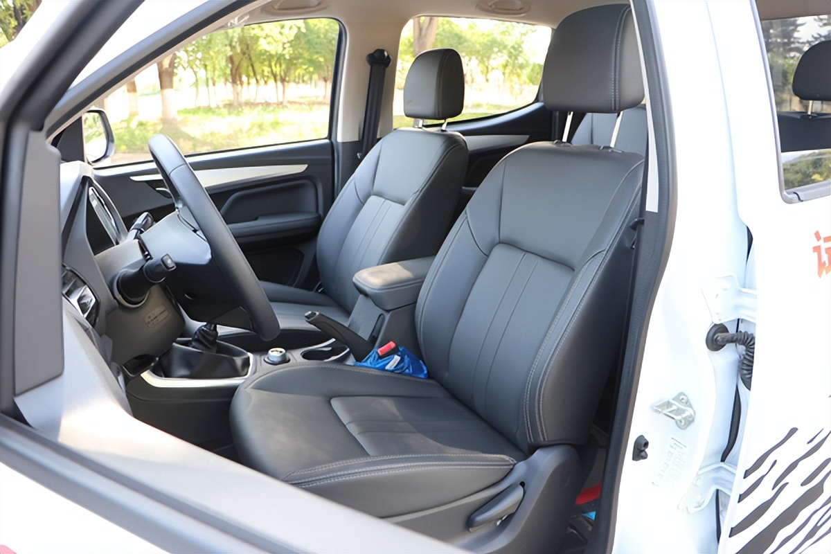 江西五十铃皮卡欢迎到店试车,试驾江西五十铃瑞迈2024款