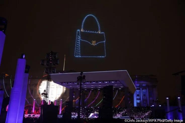 英国女王最喜欢的包包牌子,英国女王拿的包包价格