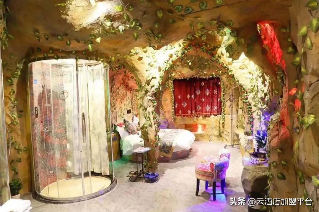 纯“狱”风、山洞风、跑车风……这些情人节情趣酒店，也太野了吧