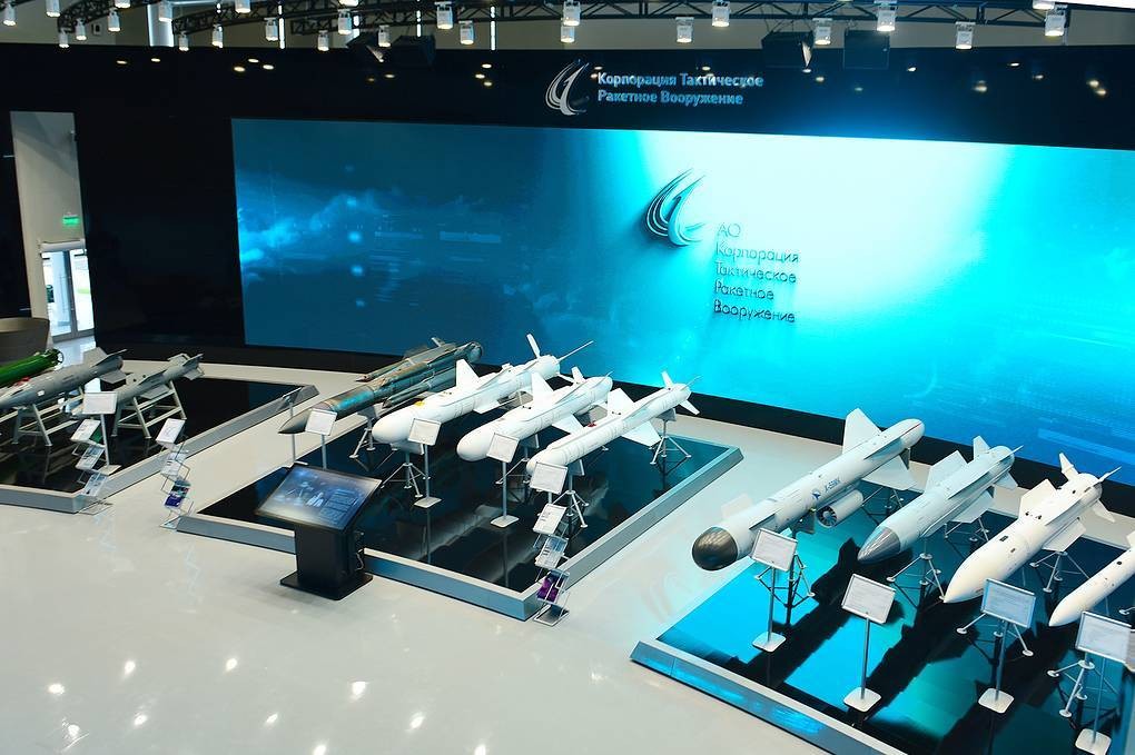 俄罗斯普京研发超高速导弹,俄罗斯高超音速导弹普京