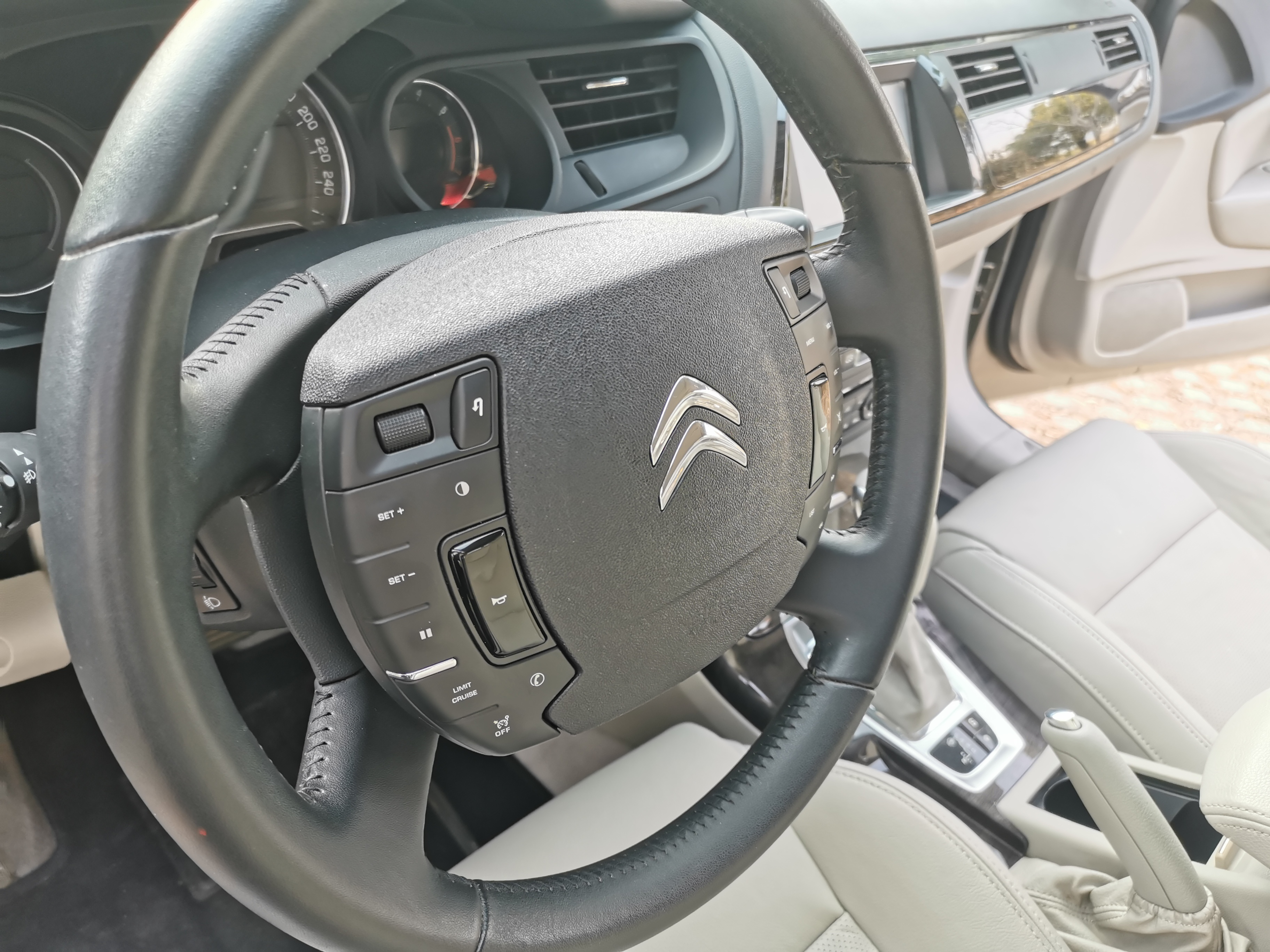 4万雪铁龙c52.0,4万二手车雪铁龙c5