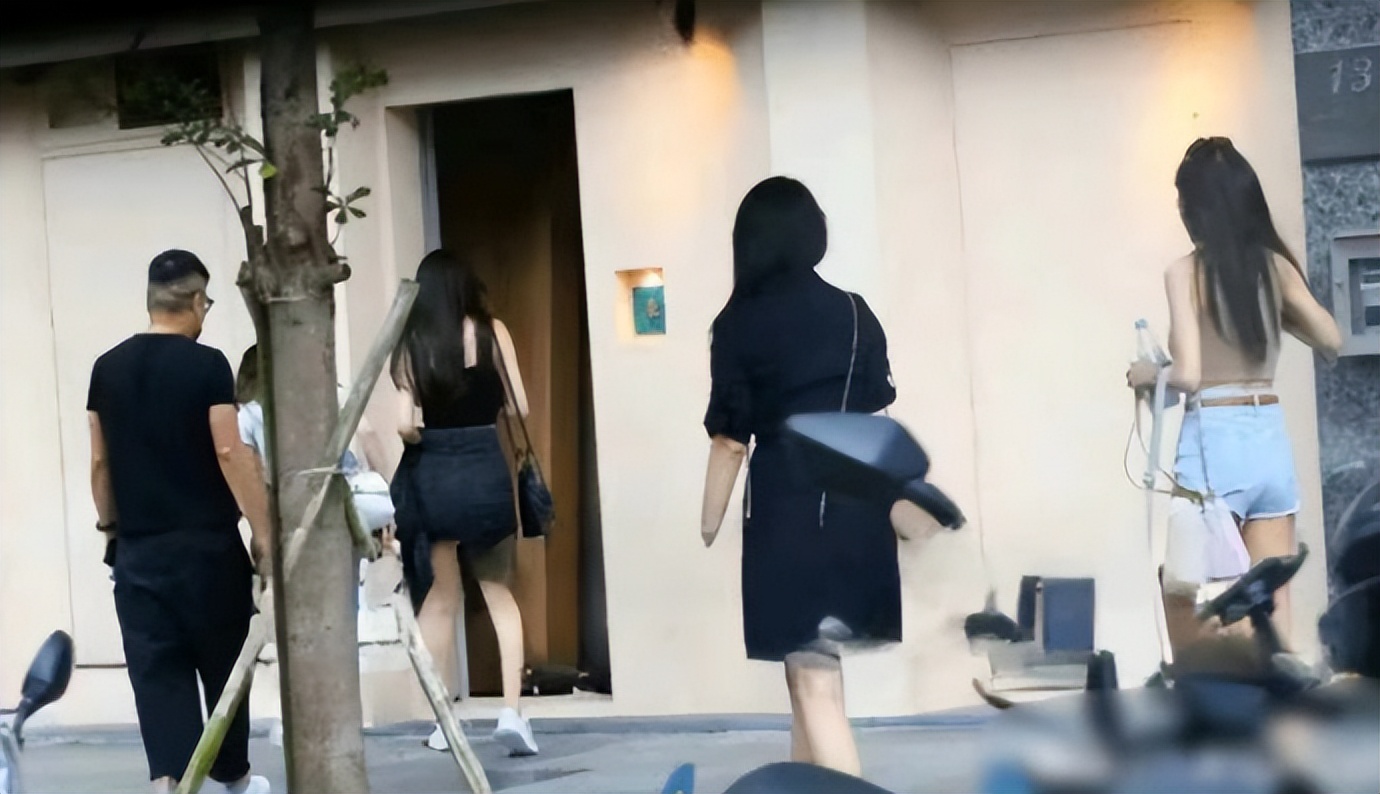 狂揽*钟金**奖、歌坛天后、美艳亲王，她们貌美有才却被伴侣无情伤害