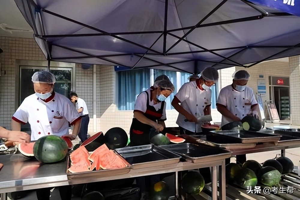 2022最“甜”的大学-西安航空职业技术学院喊你一起吃瓜啦