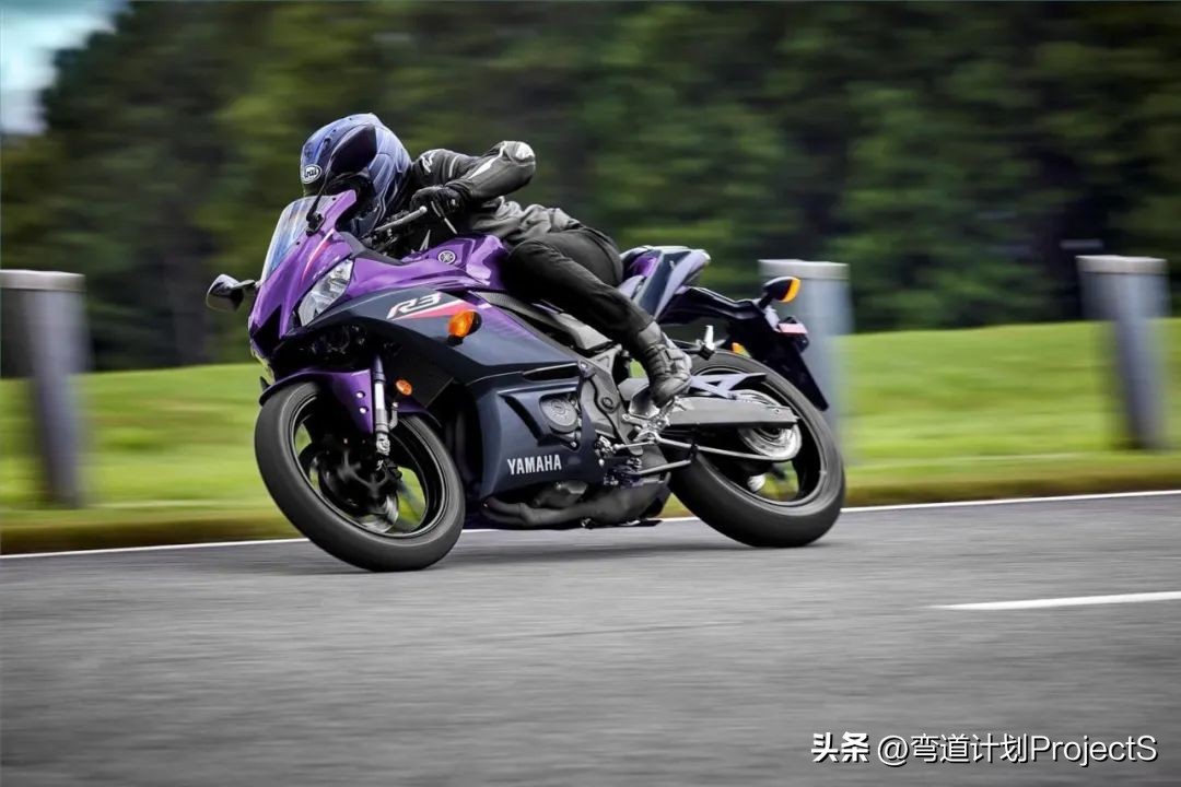 闆呴┈鍝坮7璺焤6鍖哄埆,闆呴┈鍝坮7榛戣壊