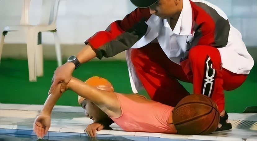 篮球女孩钱红艳车祸纪录片,失去双腿的篮球女孩钱红艳