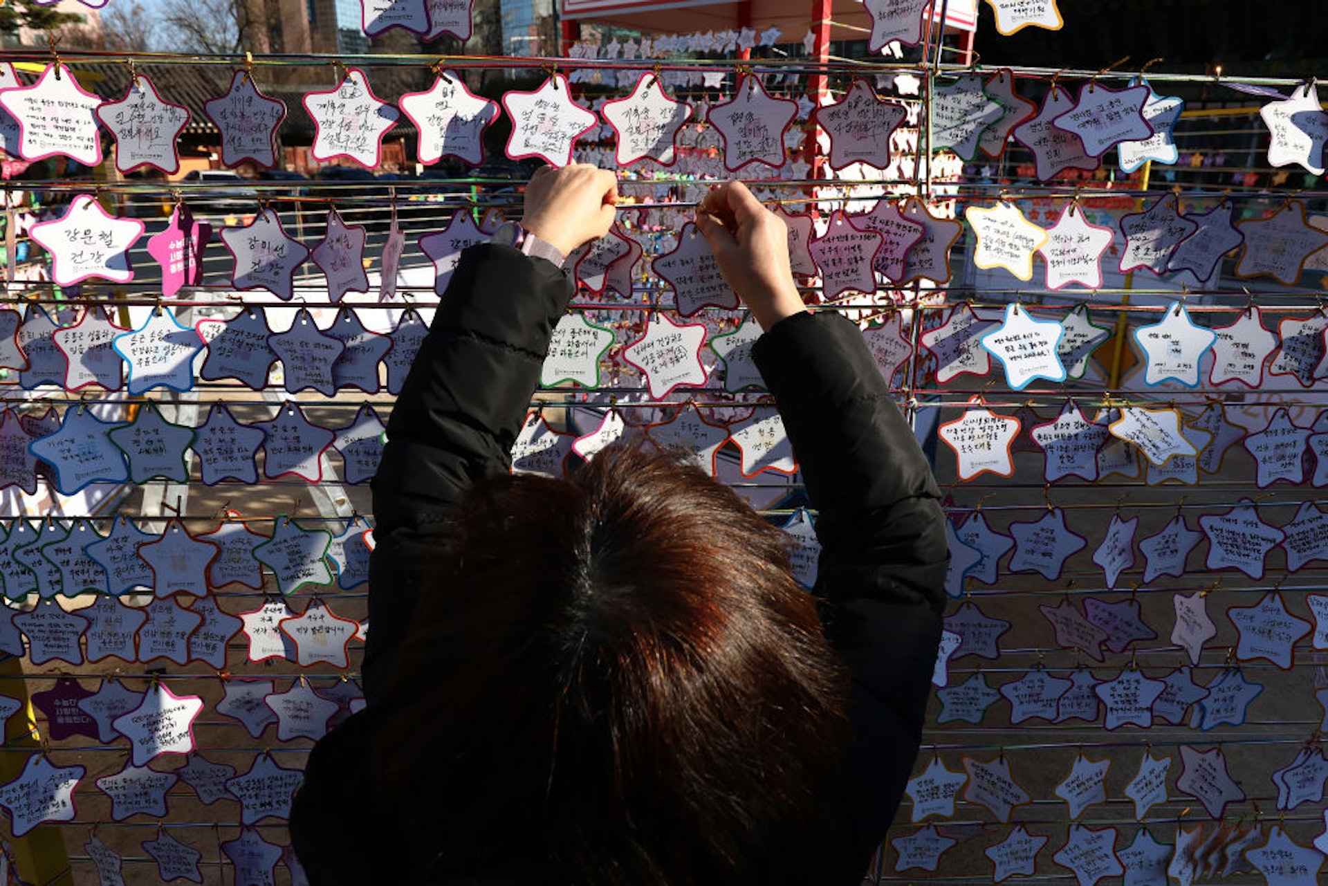 自杀前「被班主任打了一下叫道歉」，韩国校园霸凌折射的畸形社会