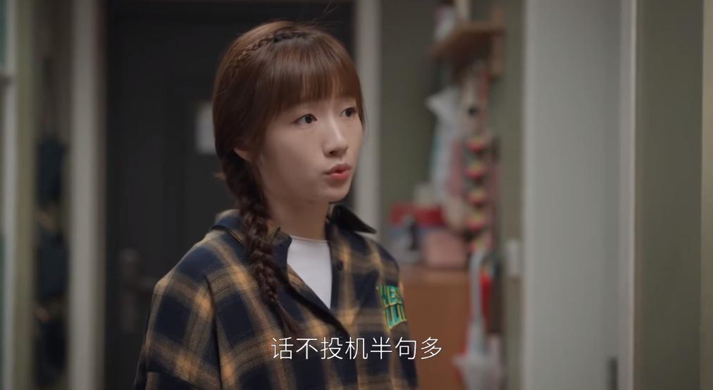 姐妹互扯头花啥意思 (男团互扯头花)