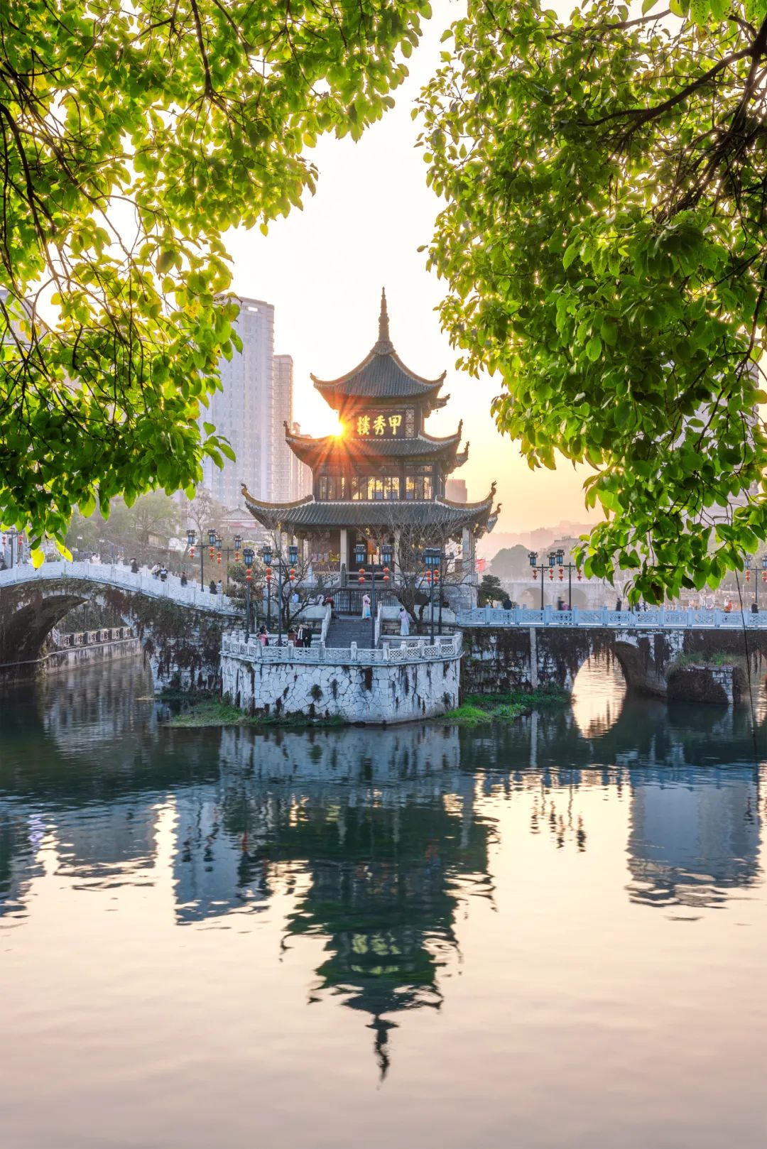 如何看懂中国第一山地省的多彩文化史诗？