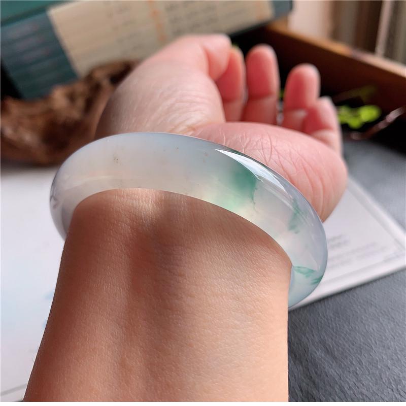 翡翠和玉有什么区别怎么辨认,翡翠和玉的区分