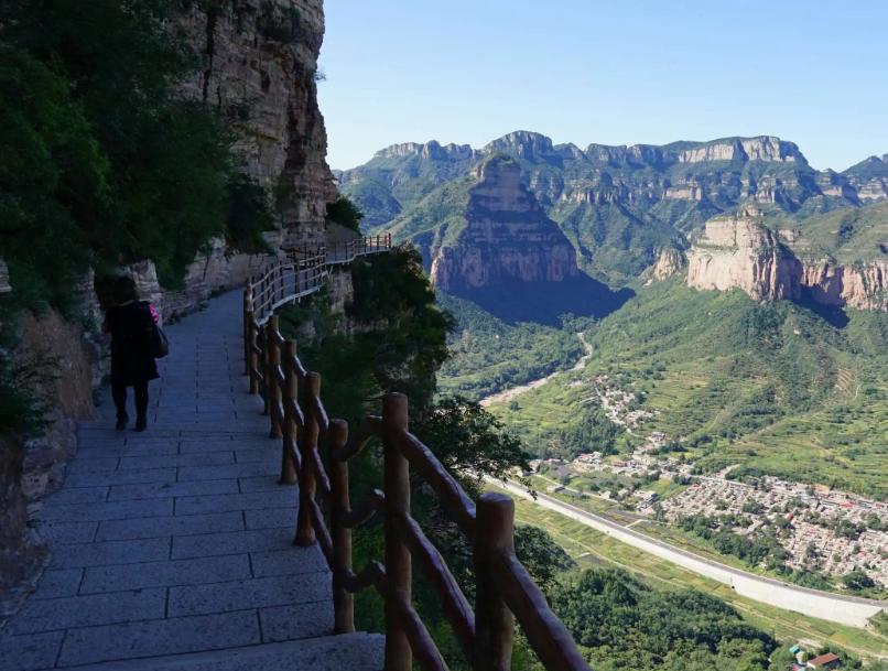 自古英雄出少年里面的小女孩,自古英雄出北京