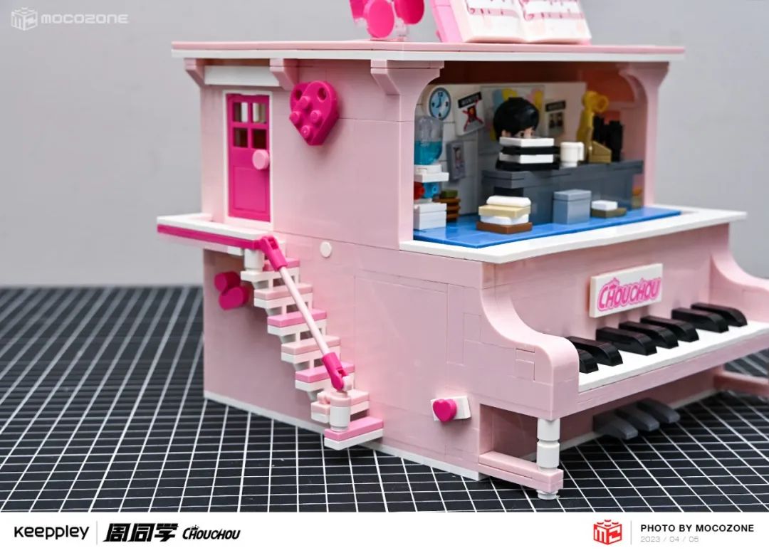 【积木测评】旋转的场景变换！周杰伦首款积木套装很有趣