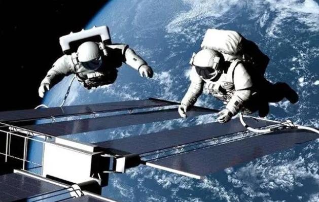 杨利伟在太空听到“敲门声”，十七年后谜底揭开，多亏他当时机智