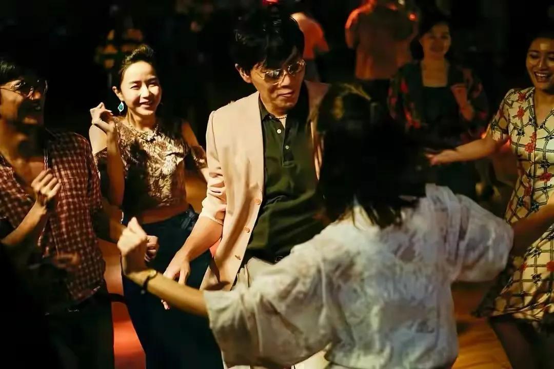 风中有朵雨做的云光影解析,风中有朵雨做的云属于民歌吗