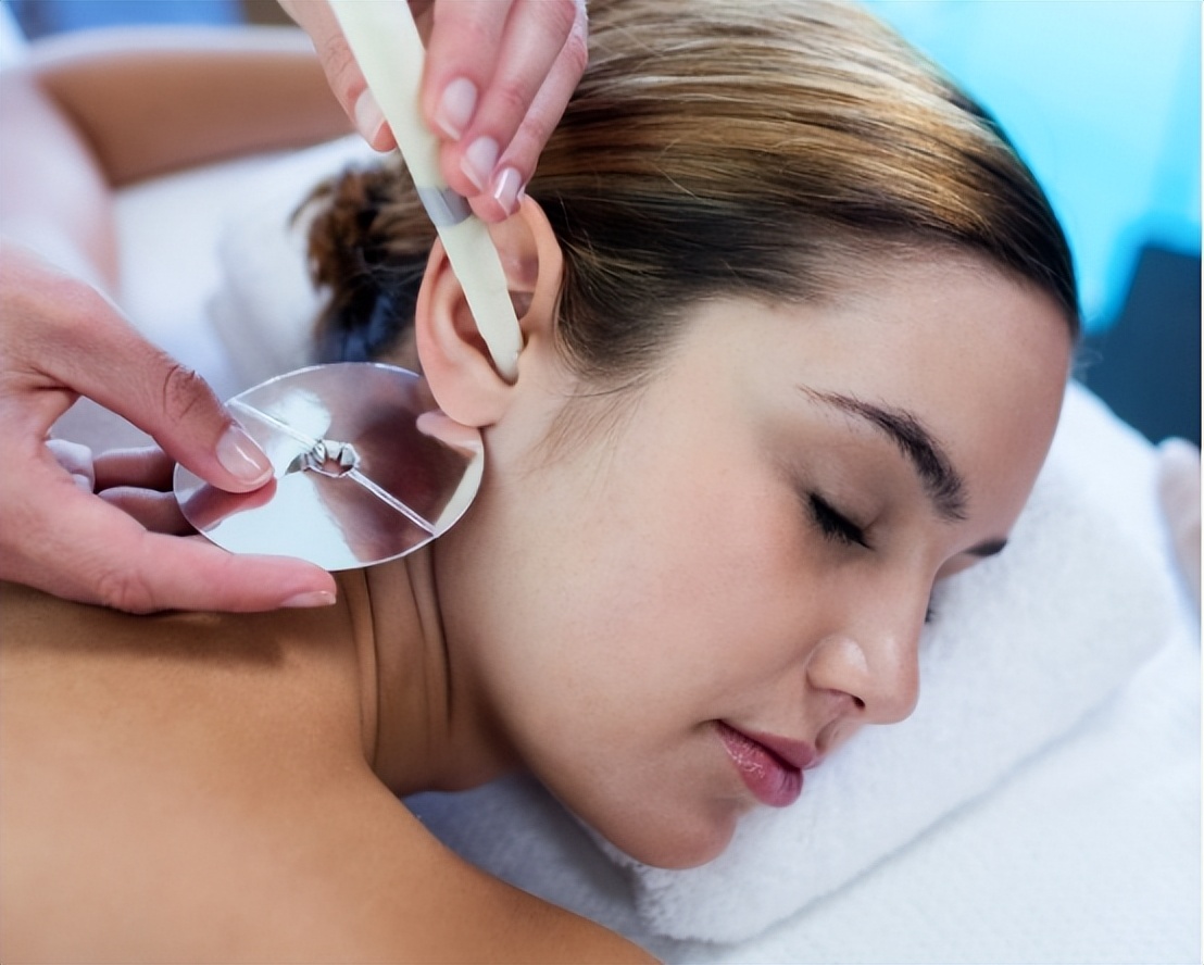 小时候耳朵流脓导致现在听力不好,耳朵痛流脓有什么药可以治好