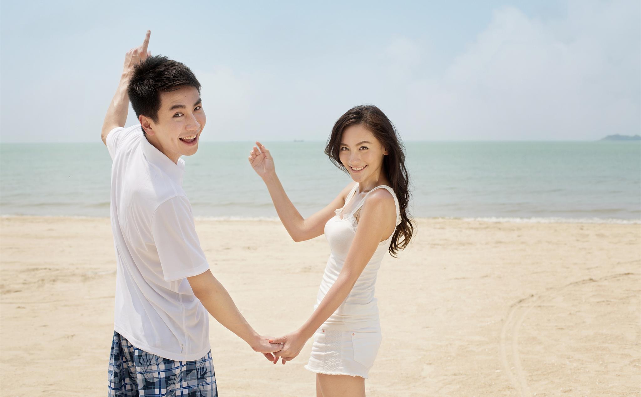 我喜欢上46岁的表姐夫,知道表姐的秘密后,吓得我连夜跑了