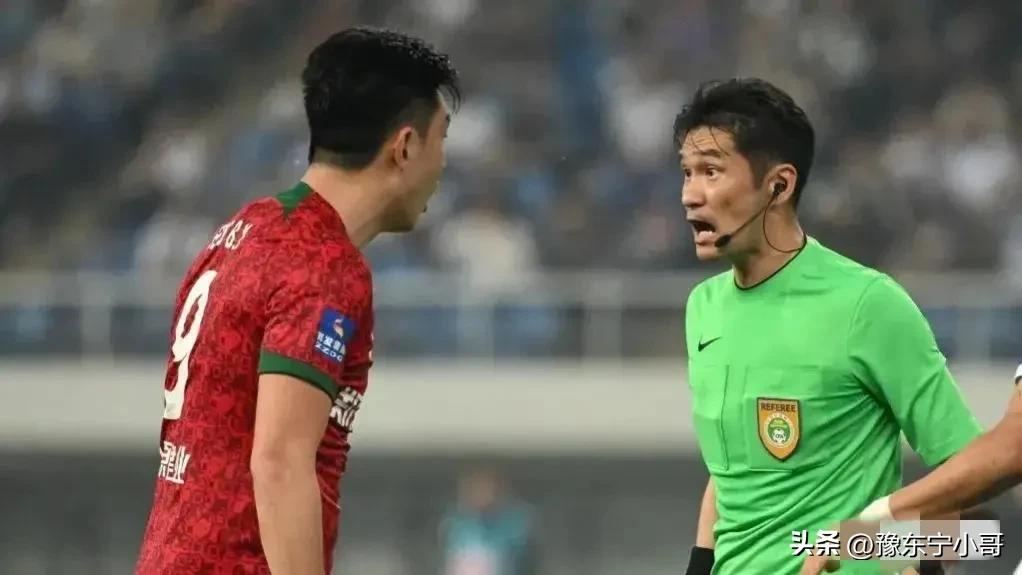 主裁判艾堃山东鲁能,中超裁判马宁完整视频