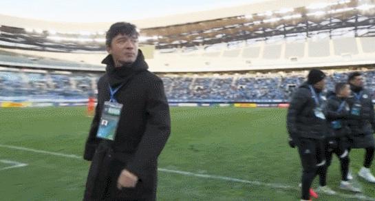 大连人主场高呼谢晖,谢晖大连人5:1赢大连