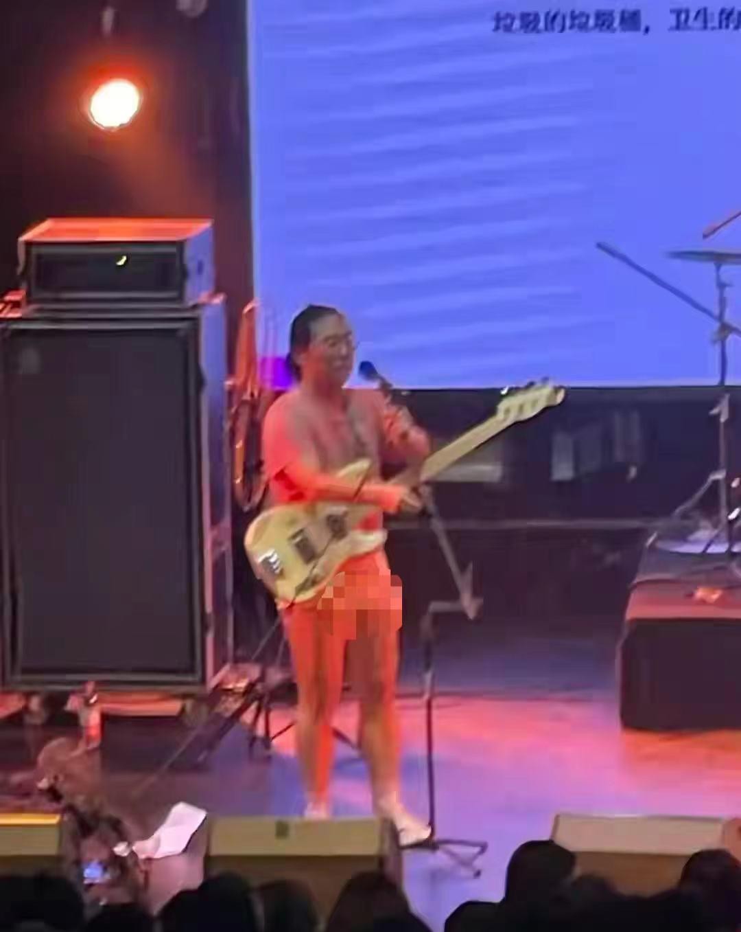 美国女星表演不穿*裤内**，韩国艺人大尺度表演遭举报，性感不是低俗