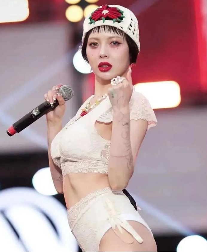 韩国女明星露肩上衣 (韩国女星露肩上衣)